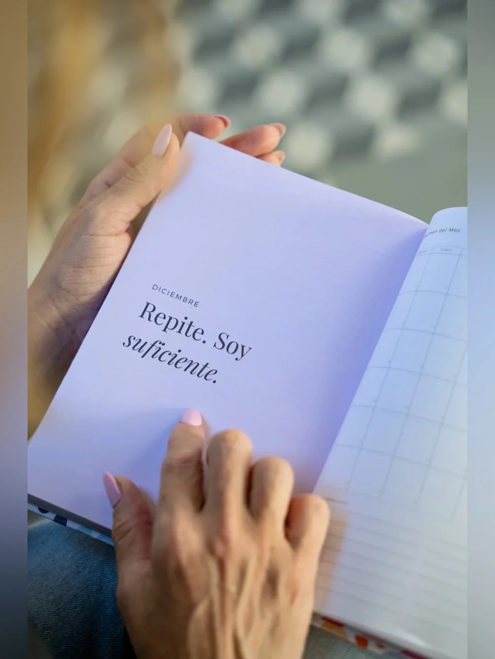 Bendecida Planner Multicolor Dot Pattern